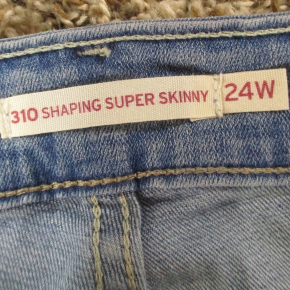 Levi's Jeans Women's 24W Light Wash 310 Shaping Super Skinny Stretch Denim - Picture 8 of 12